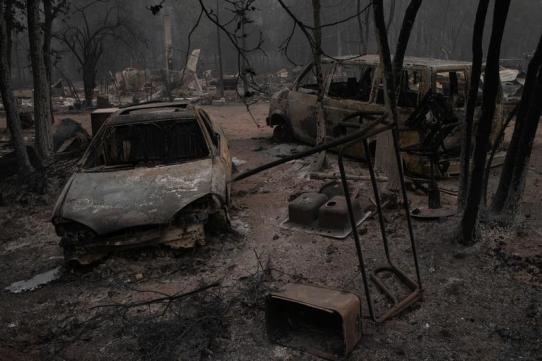 Fires leave apocalyptic scenes in Oregon 1